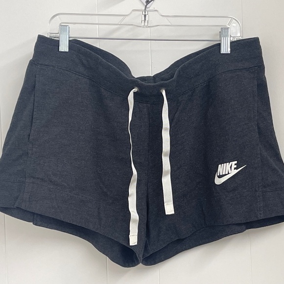 Nike Women’s Gray Fleece Lounge Shorts Size XL Drawstring Waist Athletic Casual - Picture 1 of 4